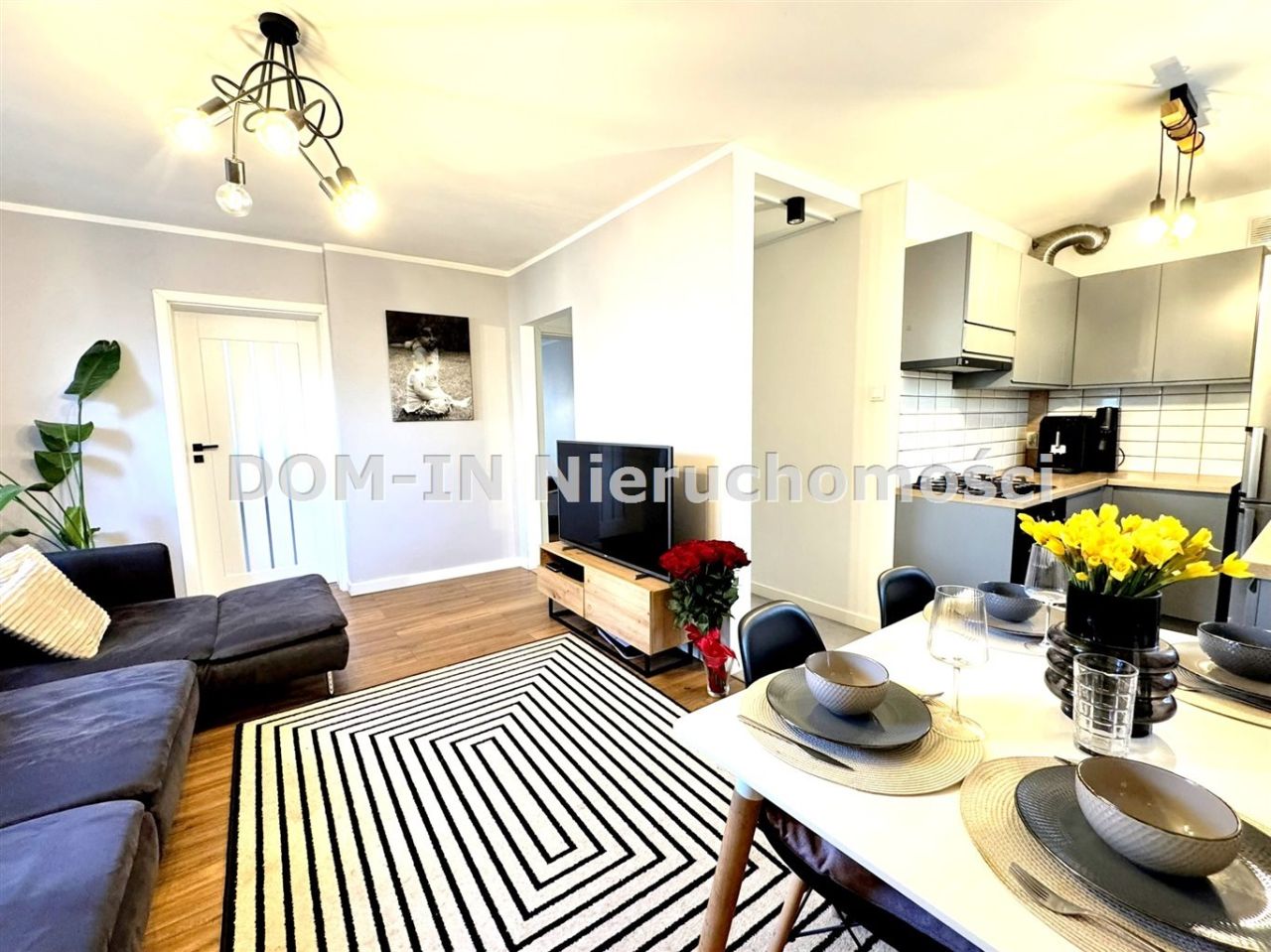 Mieszkanie 3-pokojowe Jastrzębie-Zdrój Zdrój, ul. Władysława Broniewskiego. Zdjęcie 1