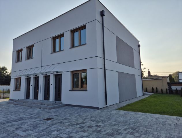 Mieszkanie 3-pokojowe Żerków, ul. 700-lecia. Zdjęcie 1