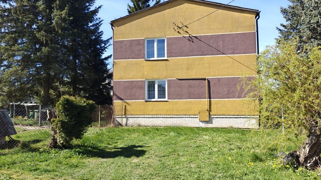 dom wolnostojący, 4 pokoje Poniatowa, ul. Leśniczówka. Zdjęcie 1