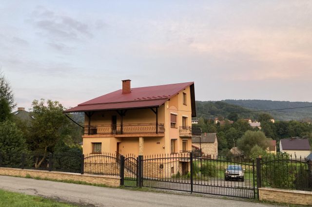 dom wolnostojący, 6 pokoi Pewel Wielka. Zdjęcie 2