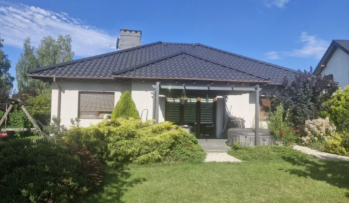 dom wolnostojący, 4 pokoje Uraz, ul. Rumiankowa