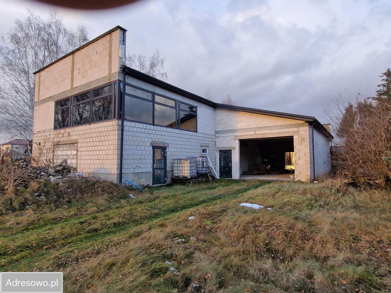 dom wolnostojący, 4 pokoje Hrud. Zdjęcie 3