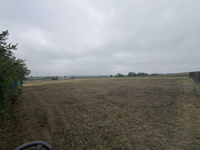 Działka budowlana Uher. Zdjęcie 1