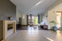 dom wolnostojący, 6 pokoi Komorów, ul. Polna