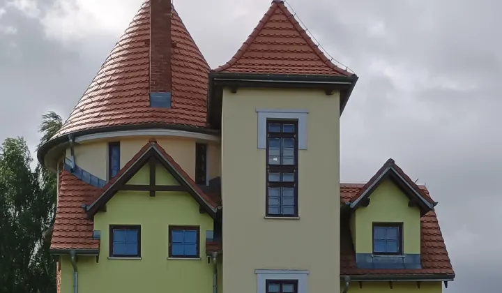 dom wolnostojący, 6 pokoi Pilona