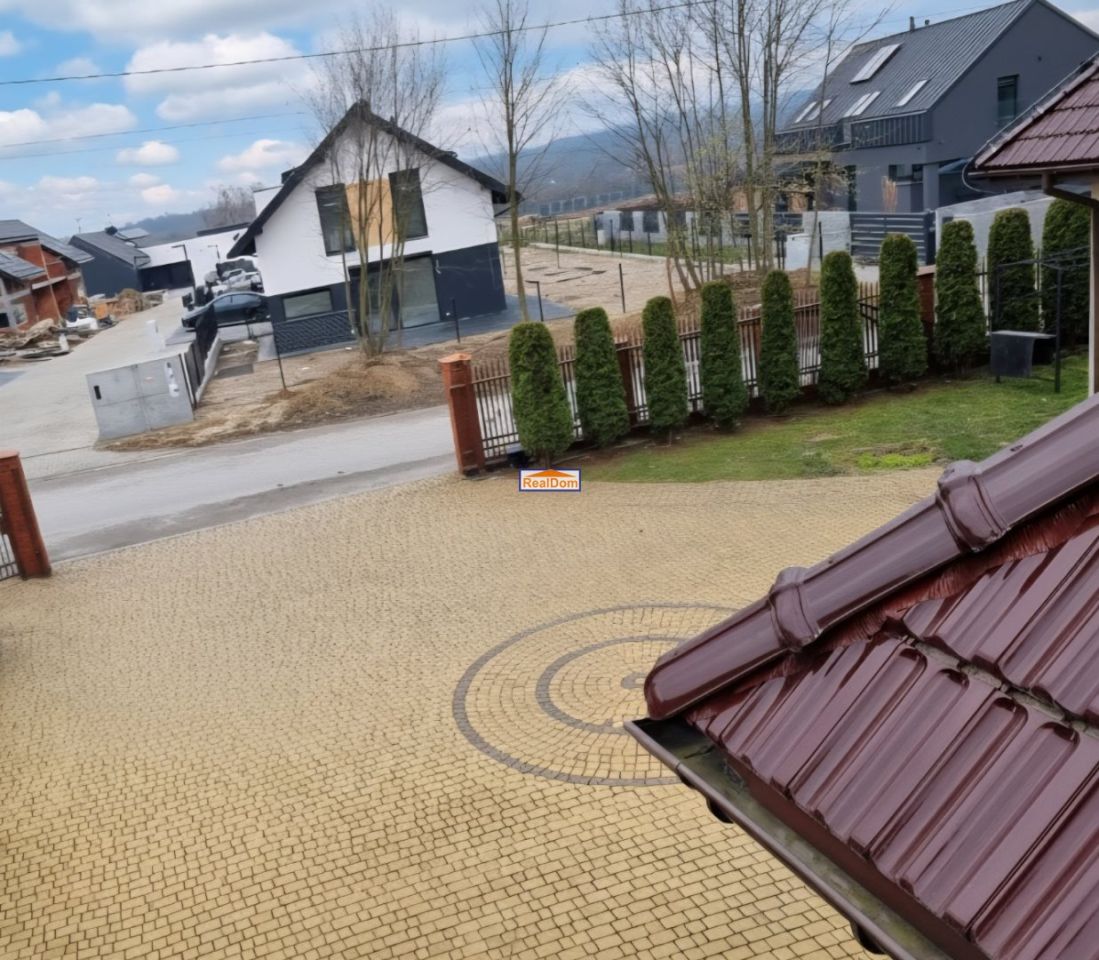 dom wolnostojący, 11 pokoi Modlnica. Zdjęcie 7