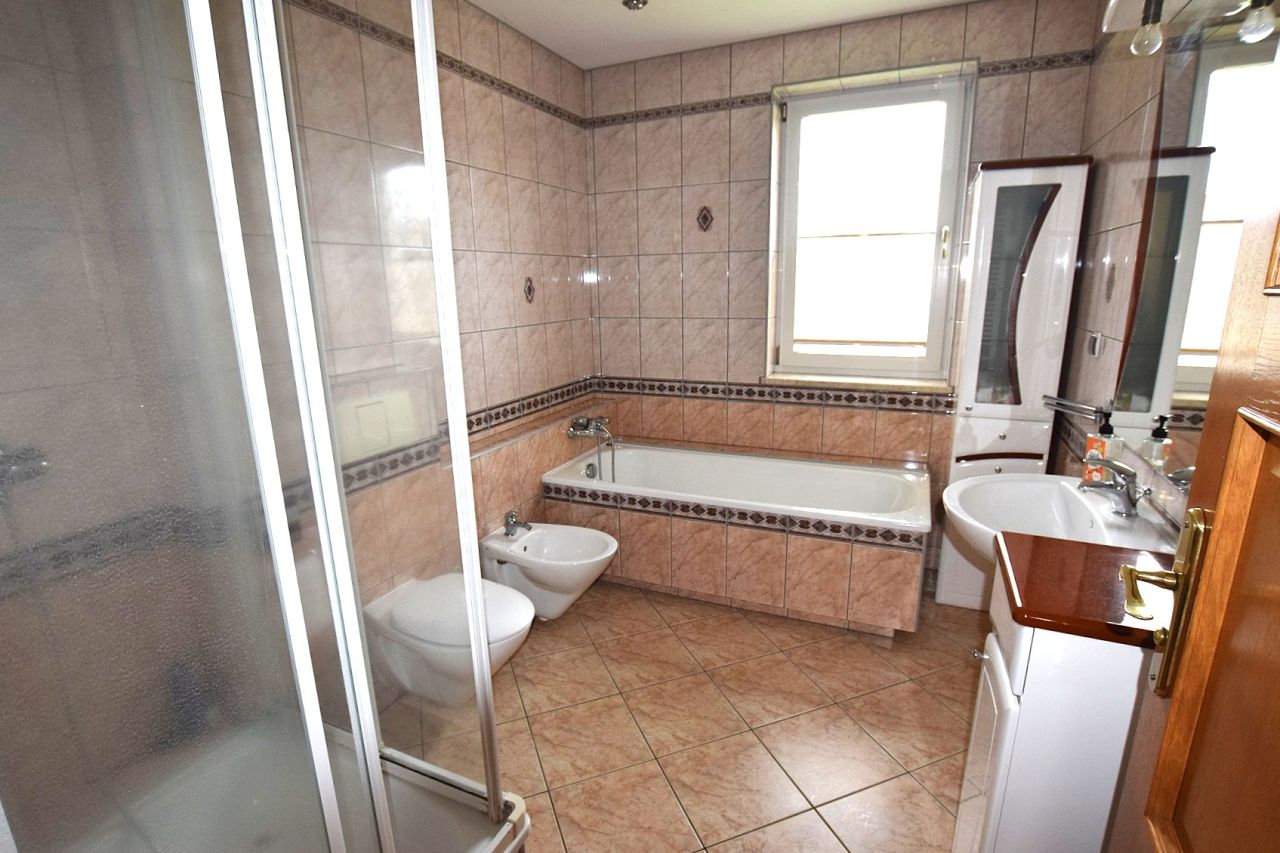 dom wolnostojący, 10 pokoi Ługwałd. Zdjęcie 18