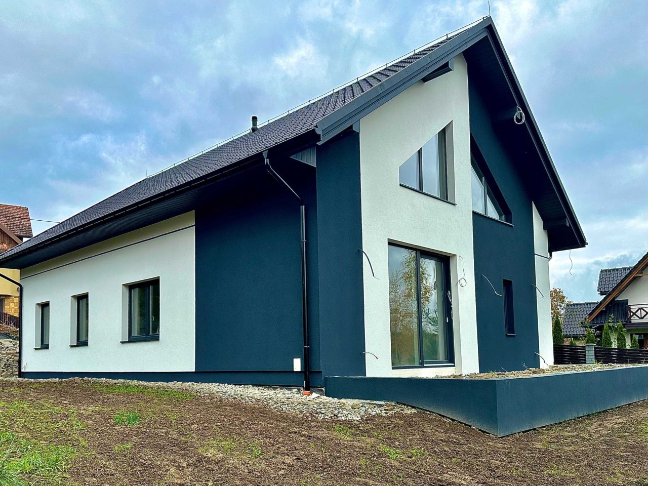dom wolnostojący, 5 pokoi Tarnawa Dolna. Zdjęcie 2