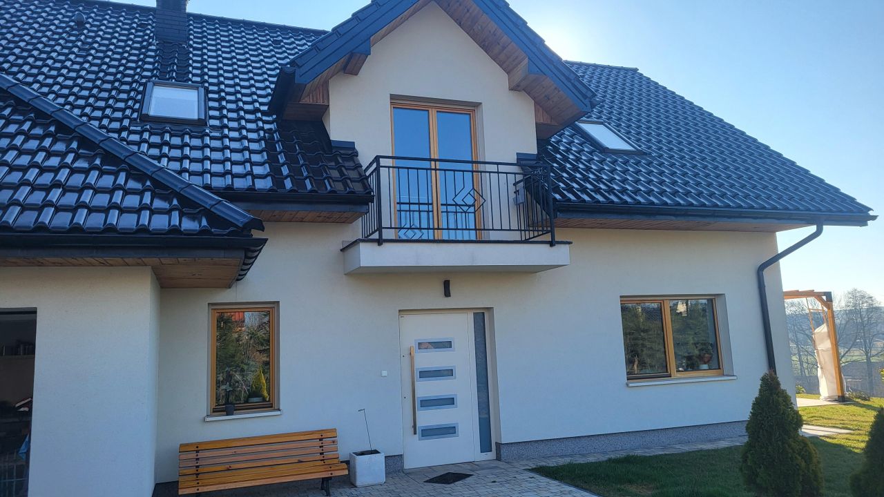 dom wolnostojący, 4 pokoje Stoki, Stoki. Zdjęcie 1