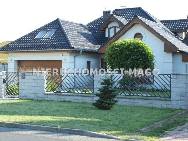 dom wolnostojący, 6 pokoi Lubliniec. Zdjęcie 1