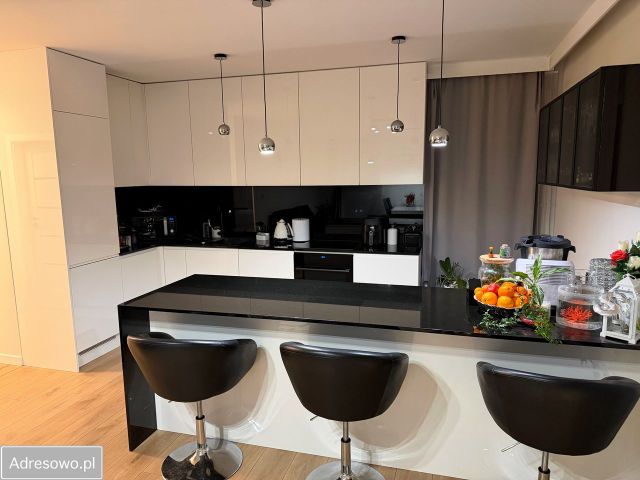 Mieszkanie 4-pokojowe Kielce Czarnów Rządowy, ul. Jerzego Szajnowicza-Iwanowa. Zdjęcie 1