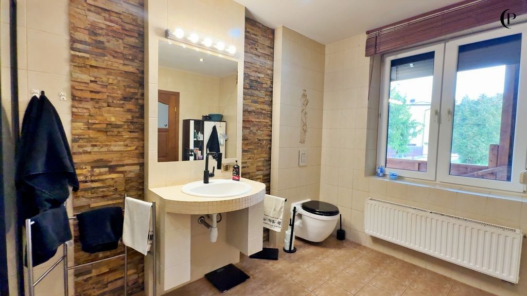 dom wolnostojący, 6 pokoi Rzozów. Zdjęcie 6