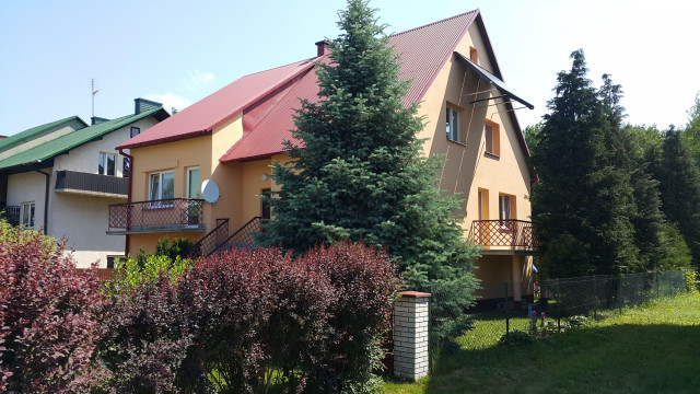dom wolnostojący, 7 pokoi Biłgoraj Różnówka-Stawy, ul. Romana Gesinga. Zdjęcie 1