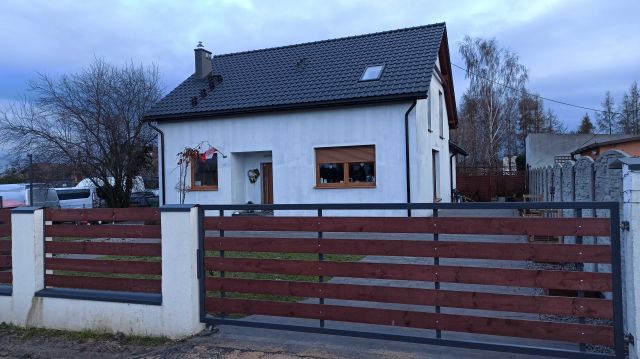 dom wolnostojący, 5 pokoi Lubliniec Steblów. Zdjęcie 1