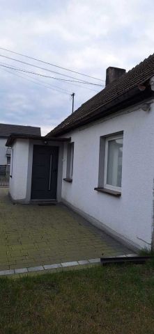 dom wolnostojący, 2 pokoje Uciechów. Zdjęcie 1