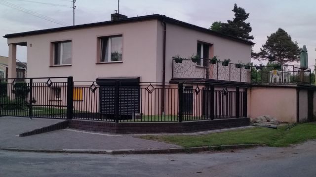 dom wolnostojący, 4 pokoje Nietążkowo, ul. Leśna. Zdjęcie 1