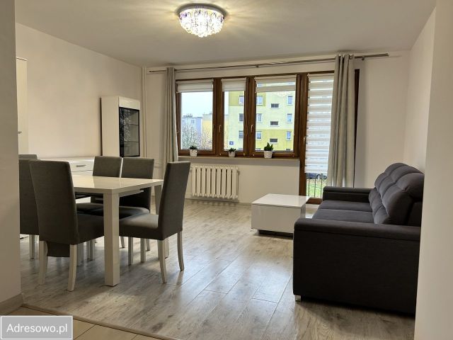 Mieszkanie 3-pokojowe Łomia. Zdjęcie 1