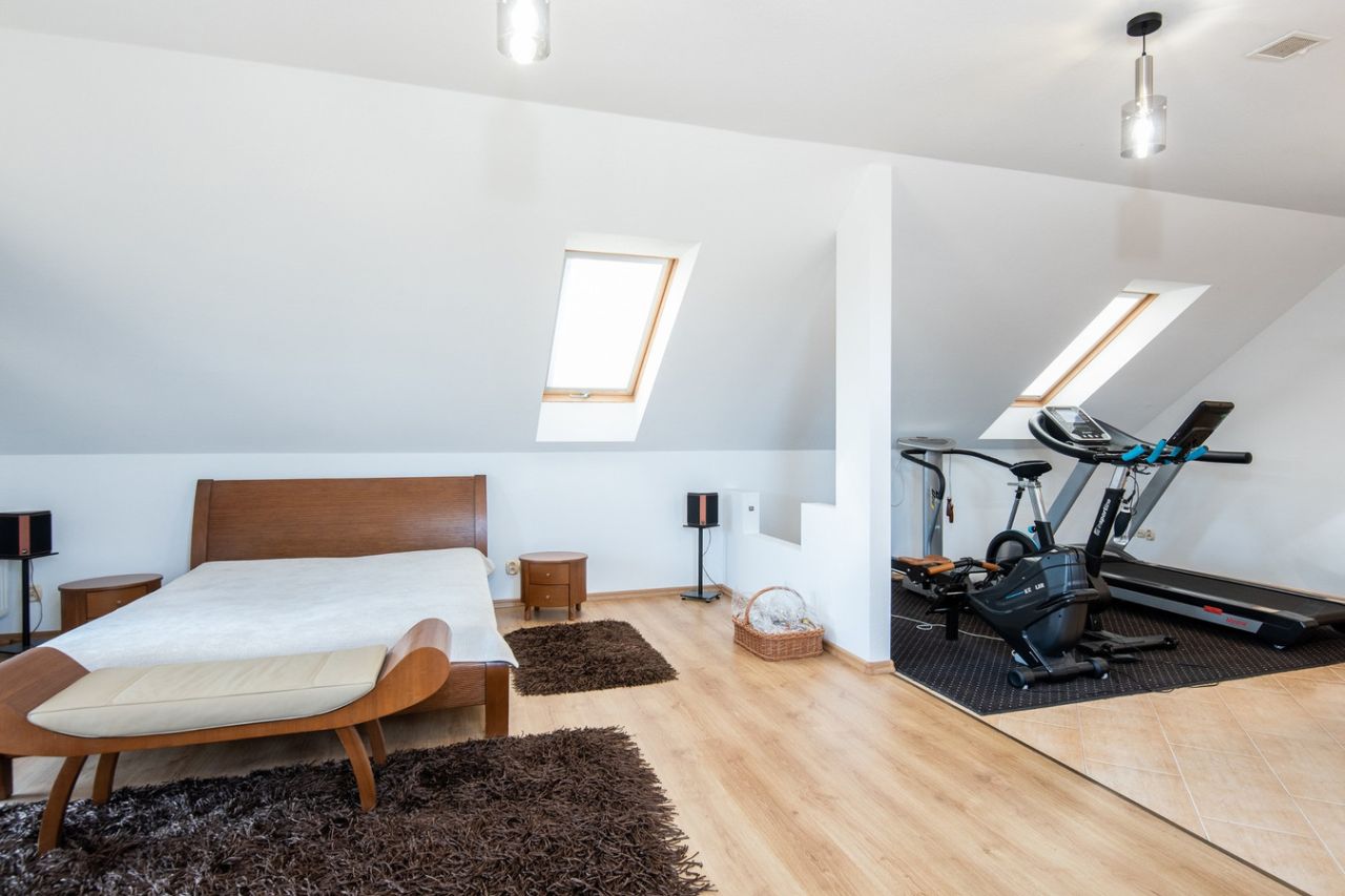 dom wolnostojący, 8 pokoi Czernin. Zdjęcie 12