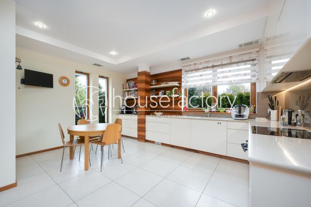 dom wolnostojący, 5 pokoi Zgierz. Zdjęcie 7