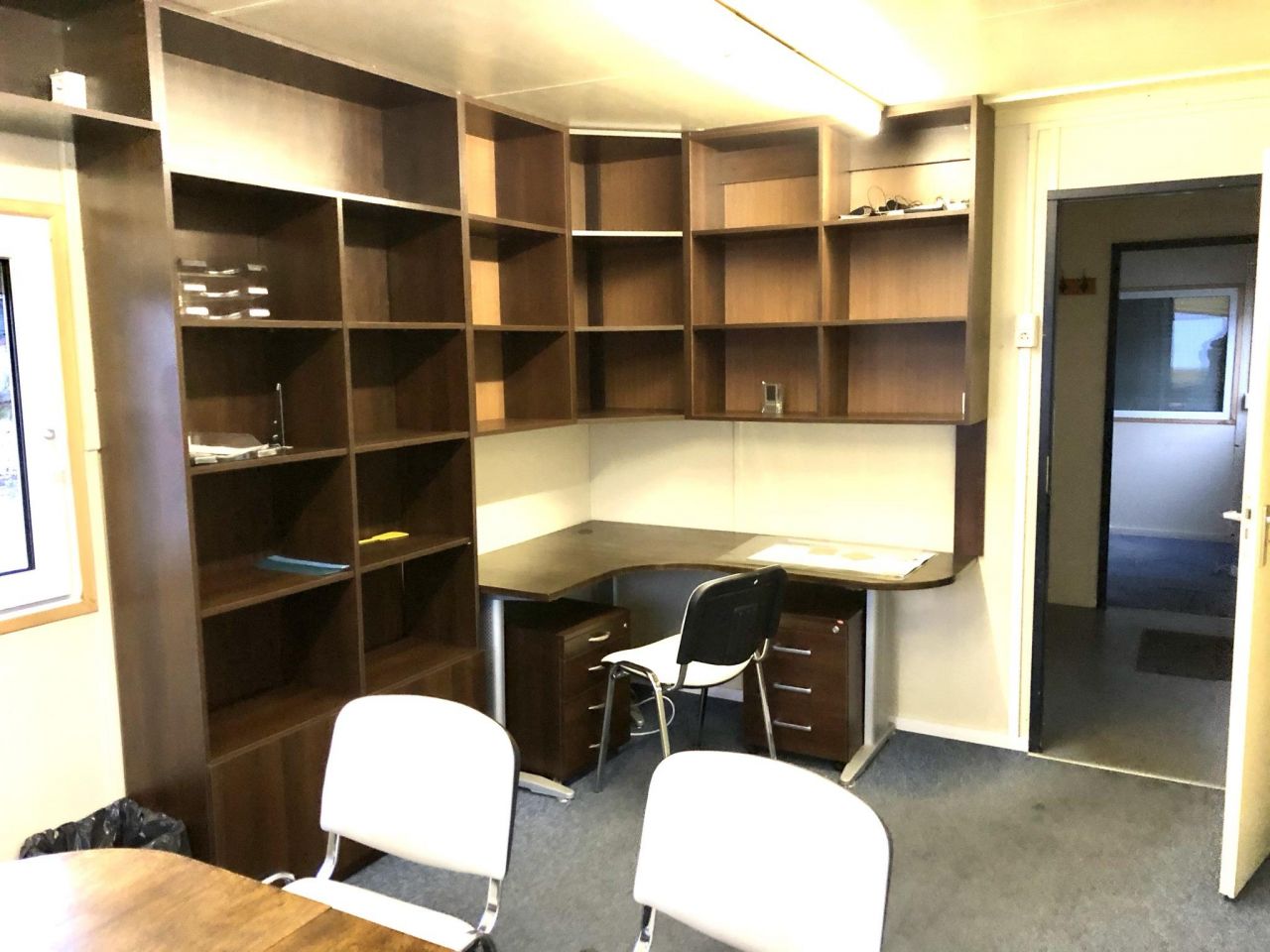 Hala/magazyn Lwówek. Zdjęcie 10