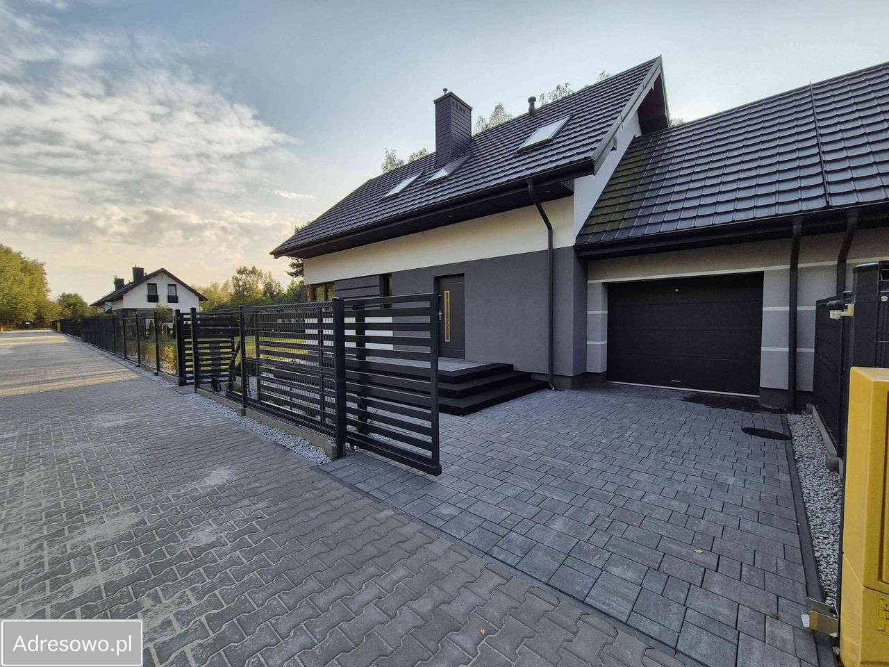 dom wolnostojący, 5 pokoi Mleczków, ul. Radomska. Zdjęcie 3