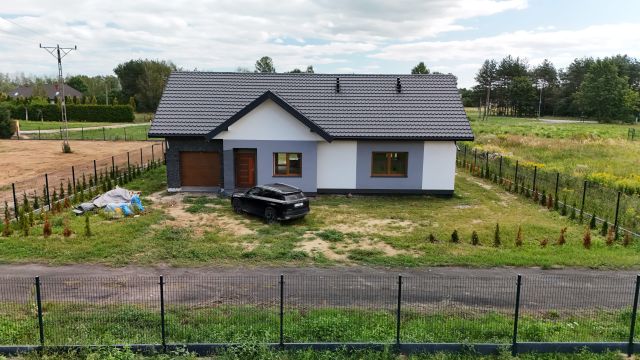 dom wolnostojący, 5 pokoi Nowa Mała Wieś. Zdjęcie 1