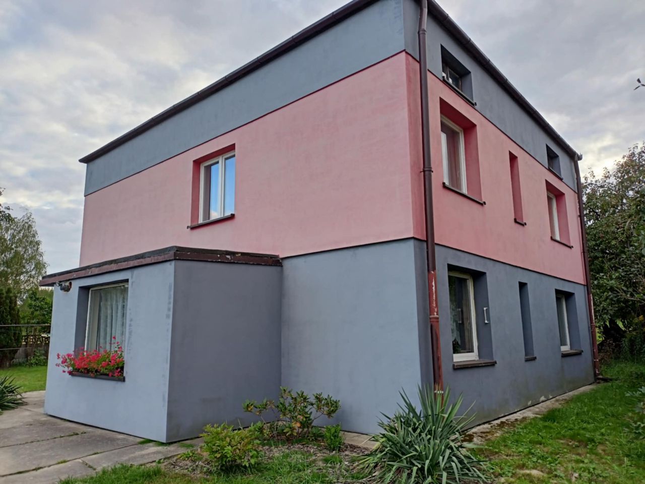 dom wolnostojący, 6 pokoi Brzeziny, ul. Małczewska