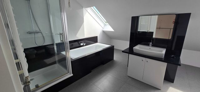 dom wolnostojący, 5 pokoi Żerniki Małe, ul. Łużycka. Zdjęcie 1