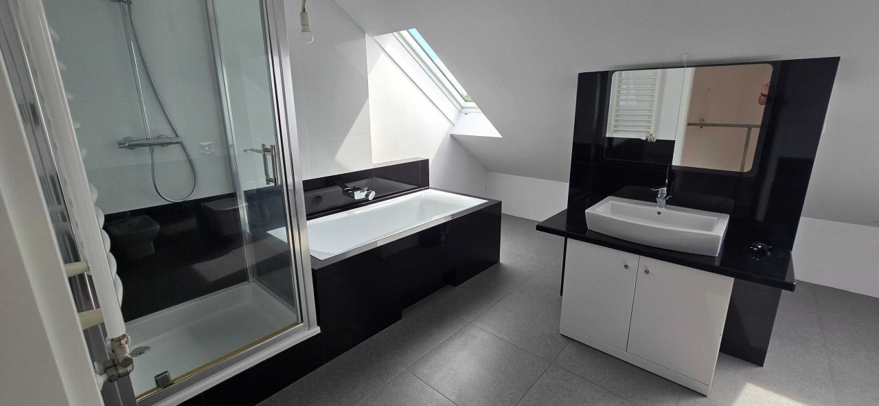 dom wolnostojący, 5 pokoi Żerniki Małe, ul. Łużycka