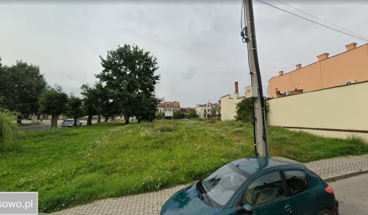 Działka inwestycyjna Opatów, pl. Obrońców Pokoju