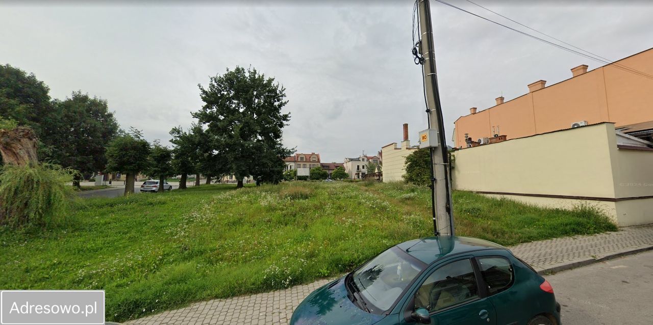 Działka inwestycyjna Opatów, pl. Obrońców Pokoju