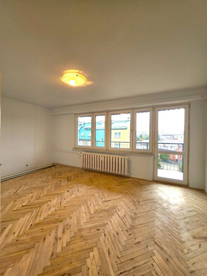 Mieszkanie 3-pokojowe Sanok, ul. Kochanowskiego. Zdjęcie 1