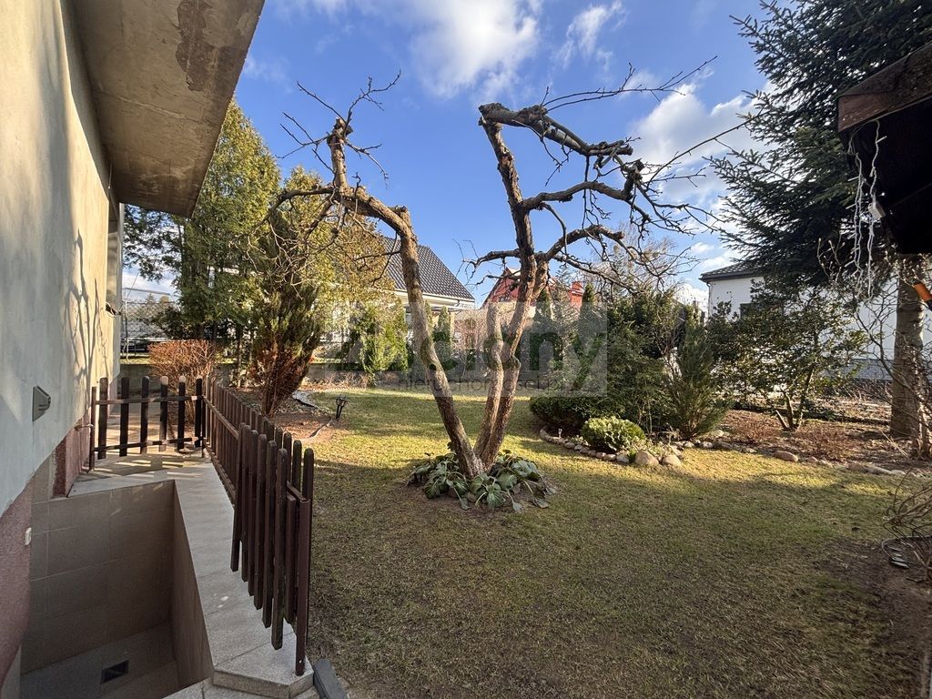 dom wolnostojący, 3 pokoje Dziekanów Leśny. Zdjęcie 2