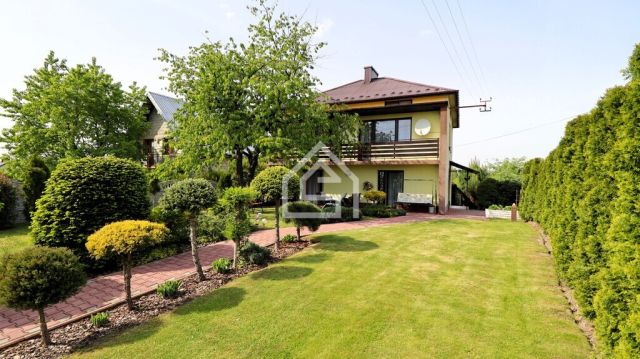 dom wolnostojący, 5 pokoi Bratucice. Zdjęcie 1