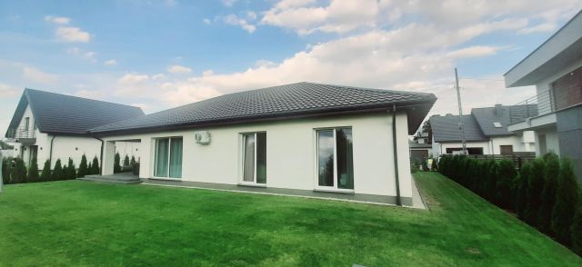 dom wolnostojący, 4 pokoje Słupno Nowe Słupno, ul. Cypriana Kamila Norwida. Zdjęcie 1