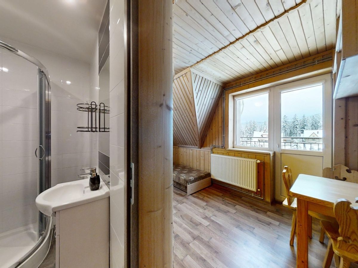 dom wolnostojący, 9 pokoi Małe Ciche. Zdjęcie 8