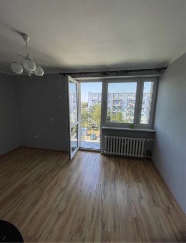 Mieszkanie 2-pokojowe Łowicz, os. Władysława Broniewskiego. Zdjęcie 1