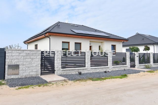 dom wolnostojący, 4 pokoje Siekierki Wielkie. Zdjęcie 2