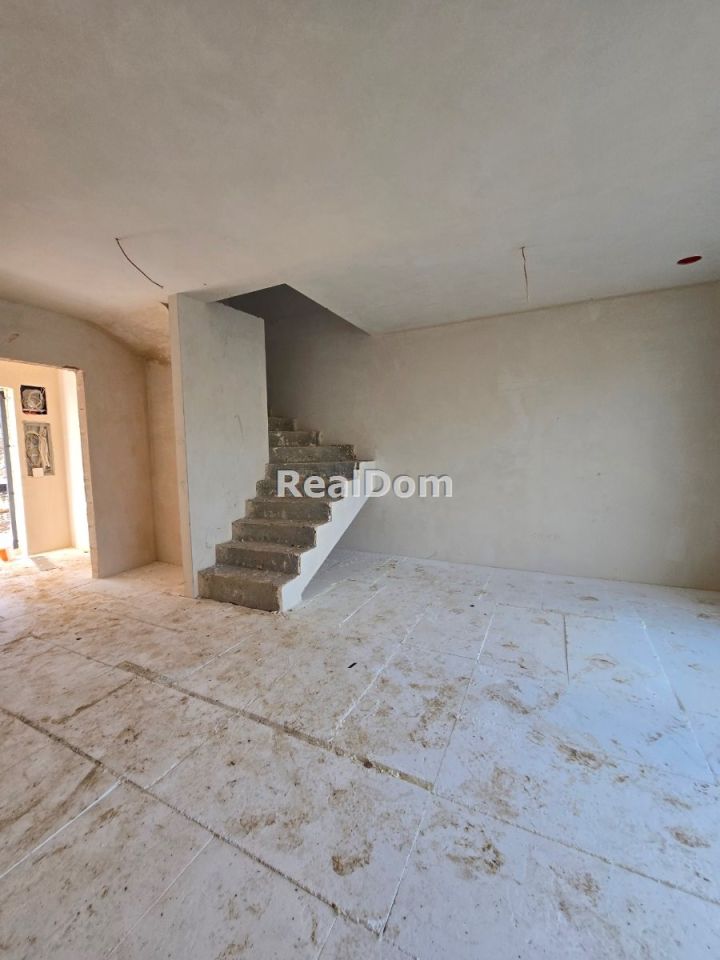 Mieszkanie 4-pokojowe Chrosna. Zdjęcie 4