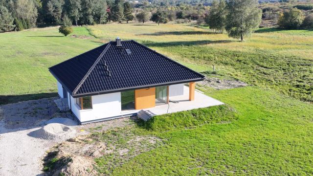 dom wolnostojący, 4 pokoje Luszowice, ul. 1 Maja. Zdjęcie 1