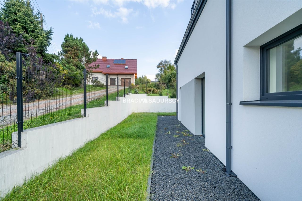 dom wolnostojący, 4 pokoje Koźmice Małe. Zdjęcie 32