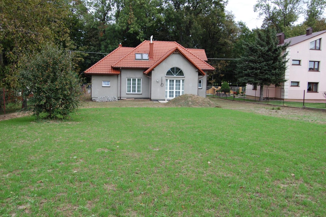 dom wolnostojący, 4 pokoje Mikulice. Zdjęcie 2