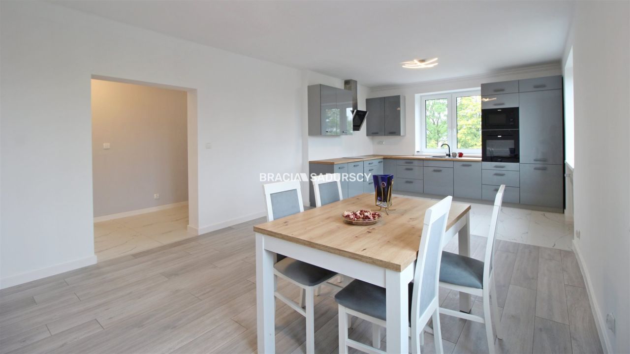 Mieszkanie 4-pokojowe Oleśnica. Zdjęcie 5