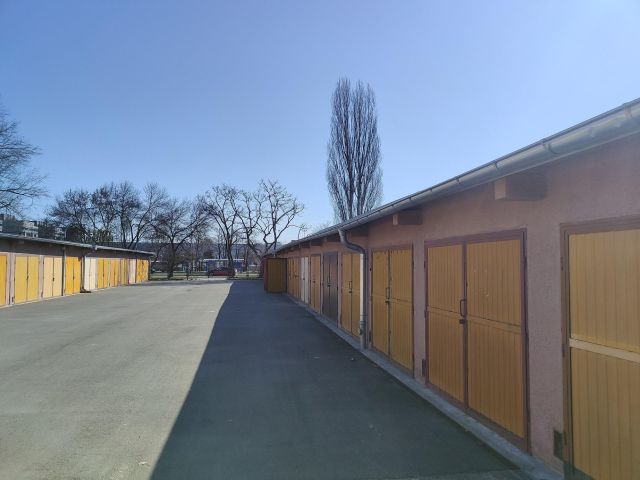 Garaż/miejsce parkingowe Kraków Czyżyny, os. 2 Pułku Lotniczego. Zdjęcie 1