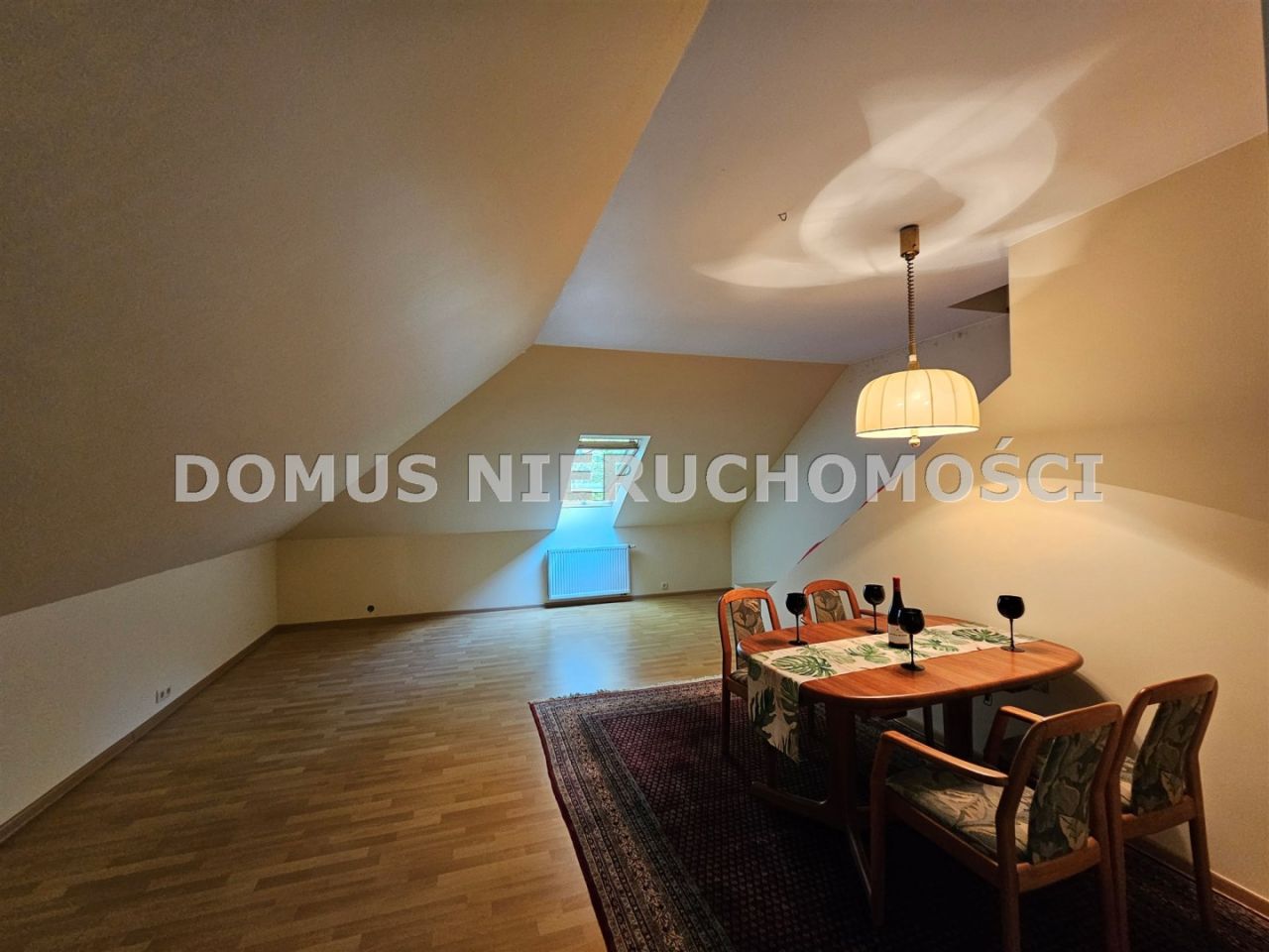 dom wolnostojący, 10 pokoi Ewcin. Zdjęcie 34