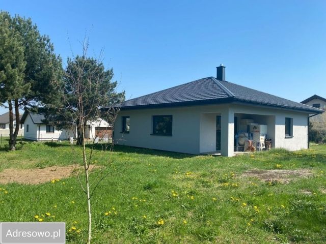 dom wolnostojący, 4 pokoje Płock Nowe Ciechomice. Zdjęcie 1
