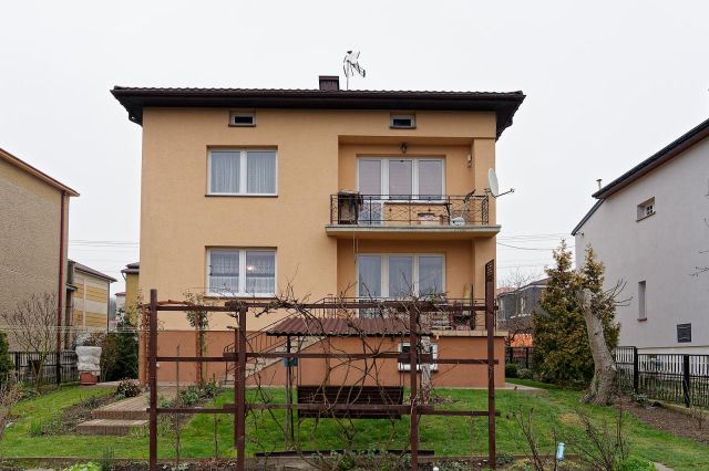 dom wolnostojący, 5 pokoi Poniatowa, ul. Partyzantów. Zdjęcie 1