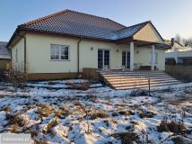 dom wolnostojący, 4 pokoje Niemcz, ul. Sielska. Zdjęcie 1