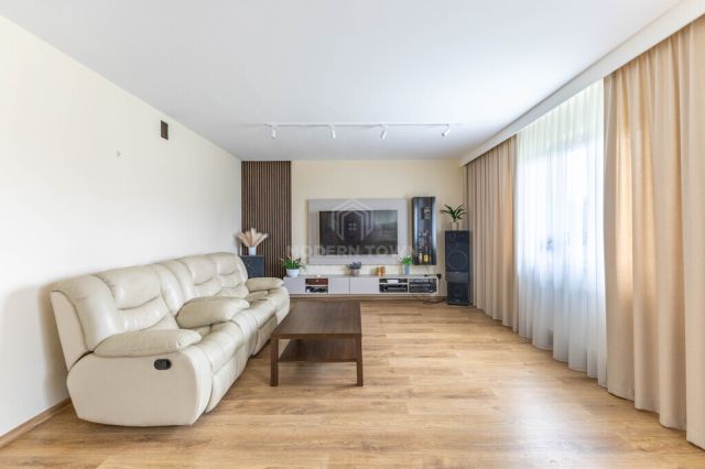 dom wolnostojący, 5 pokoi Rusiec. Zdjęcie 3