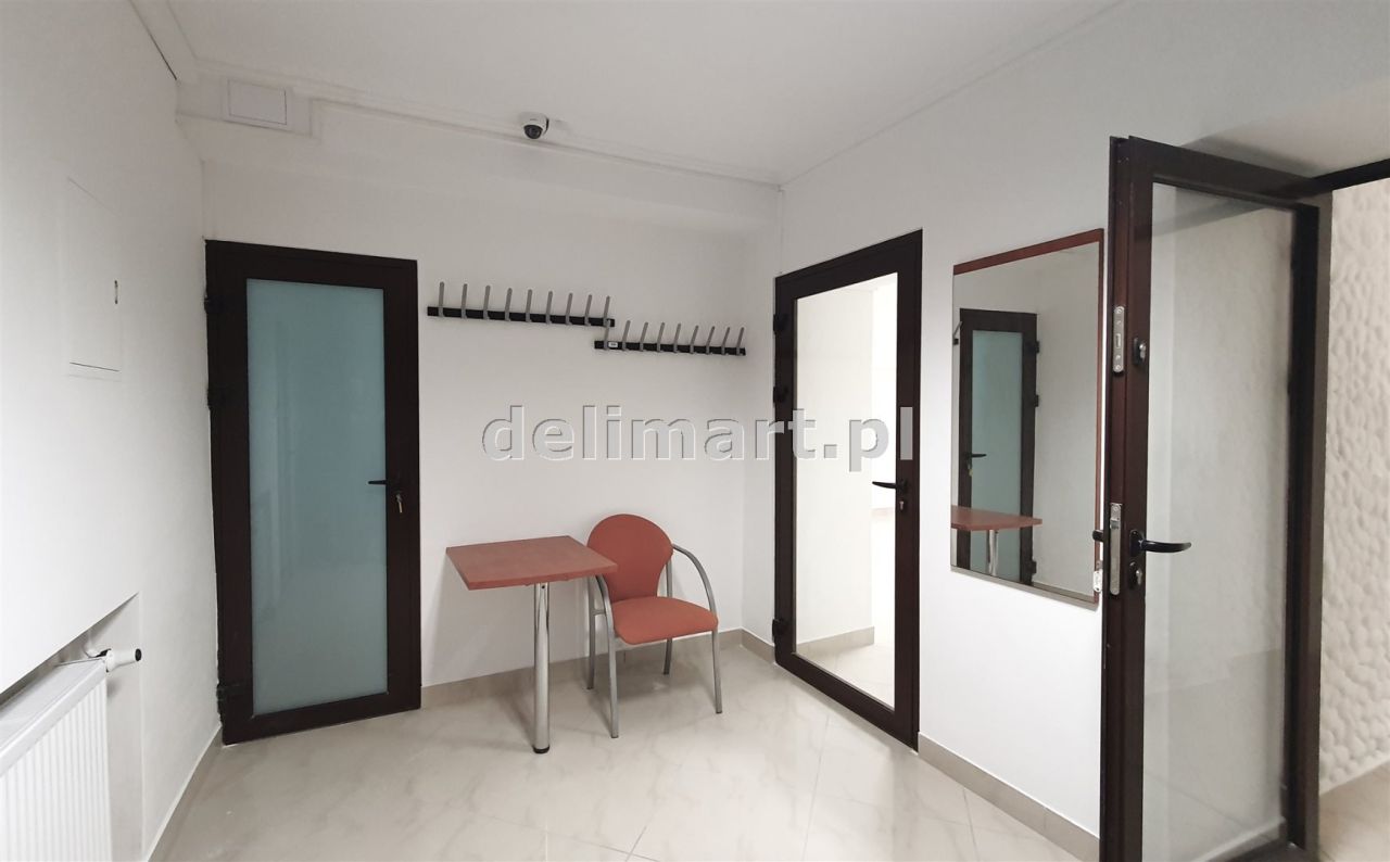 Lokal Lesko, pl. Konstytucji 3 Maja. Zdjęcie 8